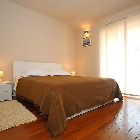 Frankie Apartment